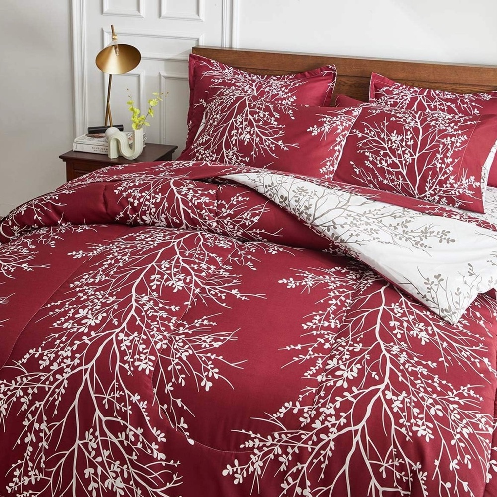 Burgundy Holiday Reversible 7PC Comforter Set-King Size-Great Condition🎄 - Picture 4 of 10
